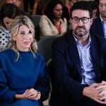 Yolanda Díaz firma la Declaración Tripartita en Barcelona