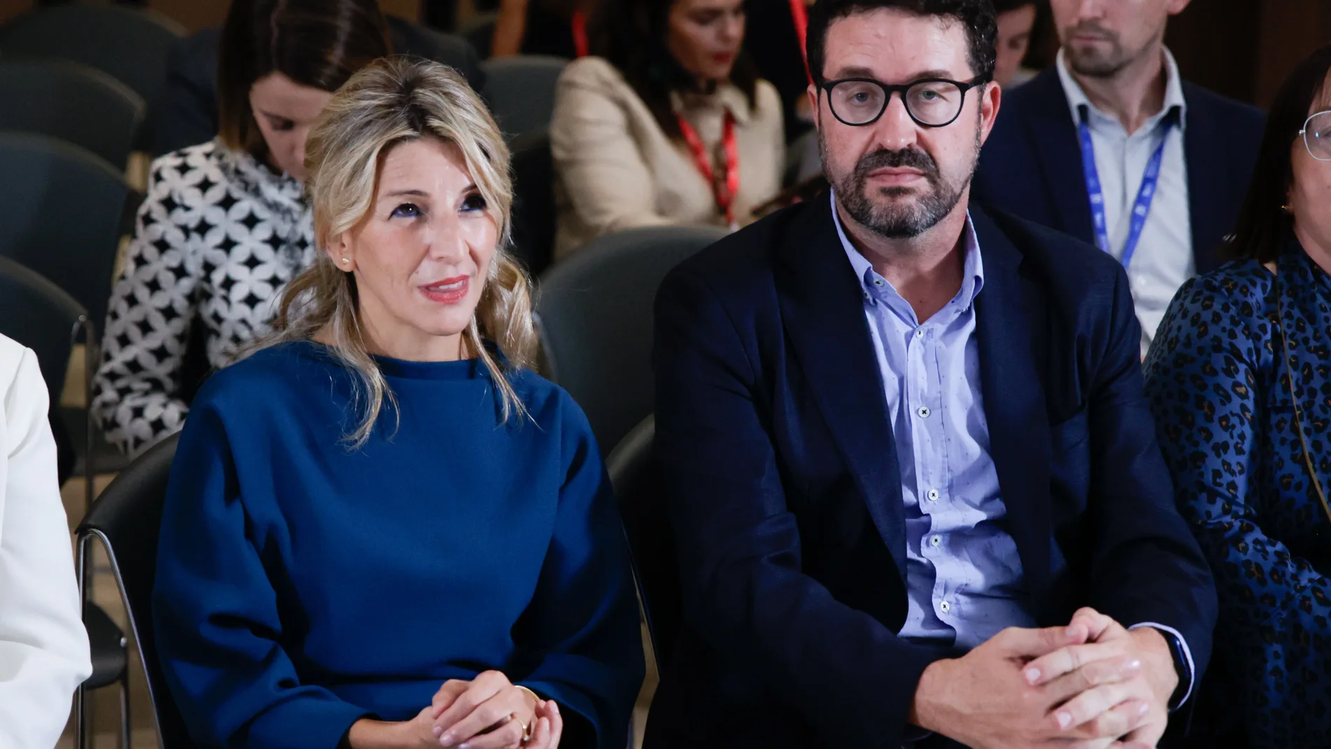 La vicepresidenta segunda del Gobierno, ministra de Trabajo y Economía Social en funciones y líder de Sumar, Yolanda Díaz (i), asiste a la Declaración Tripartita con los Interlocutores sociales europeos sobre el Año Europeo de las Competencias 2023, en el Hotel Alimara, a 19 de octubre de 2023, en Barcelona, Catalunya (España). Este proyecto ayudará a las empresas, en particular a las pequeñas y medianas empresas, a hacer frente a la escasez de trabajadores cualificados en la UE. 19 OCTUBRE ...