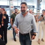 Abascal defiende bloquear las rutas marítimas con la Armada contra la inmigración