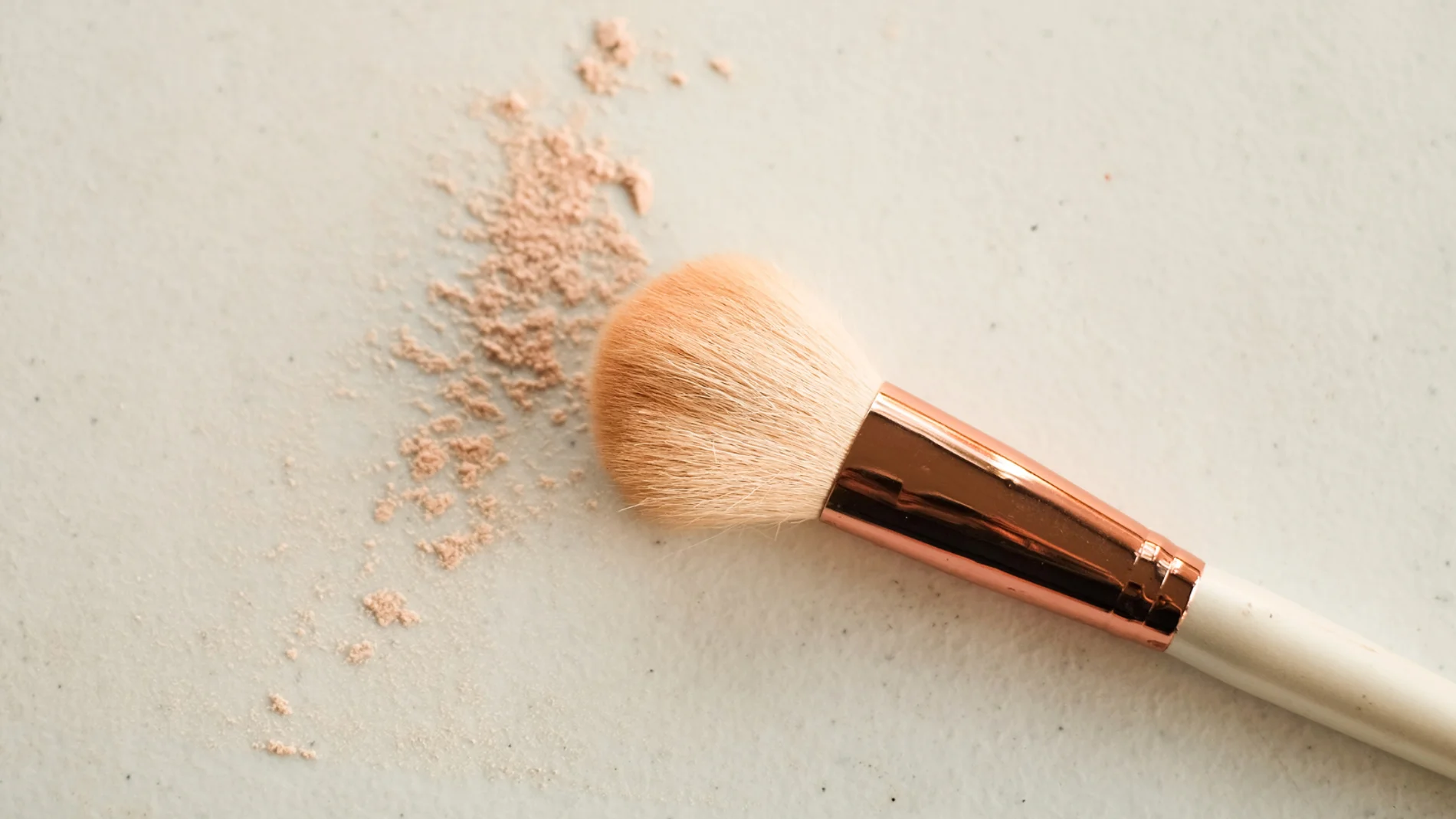 Brochas limpias, maquillaje perfecto: la clave para una aplicación de maquillaje impecable