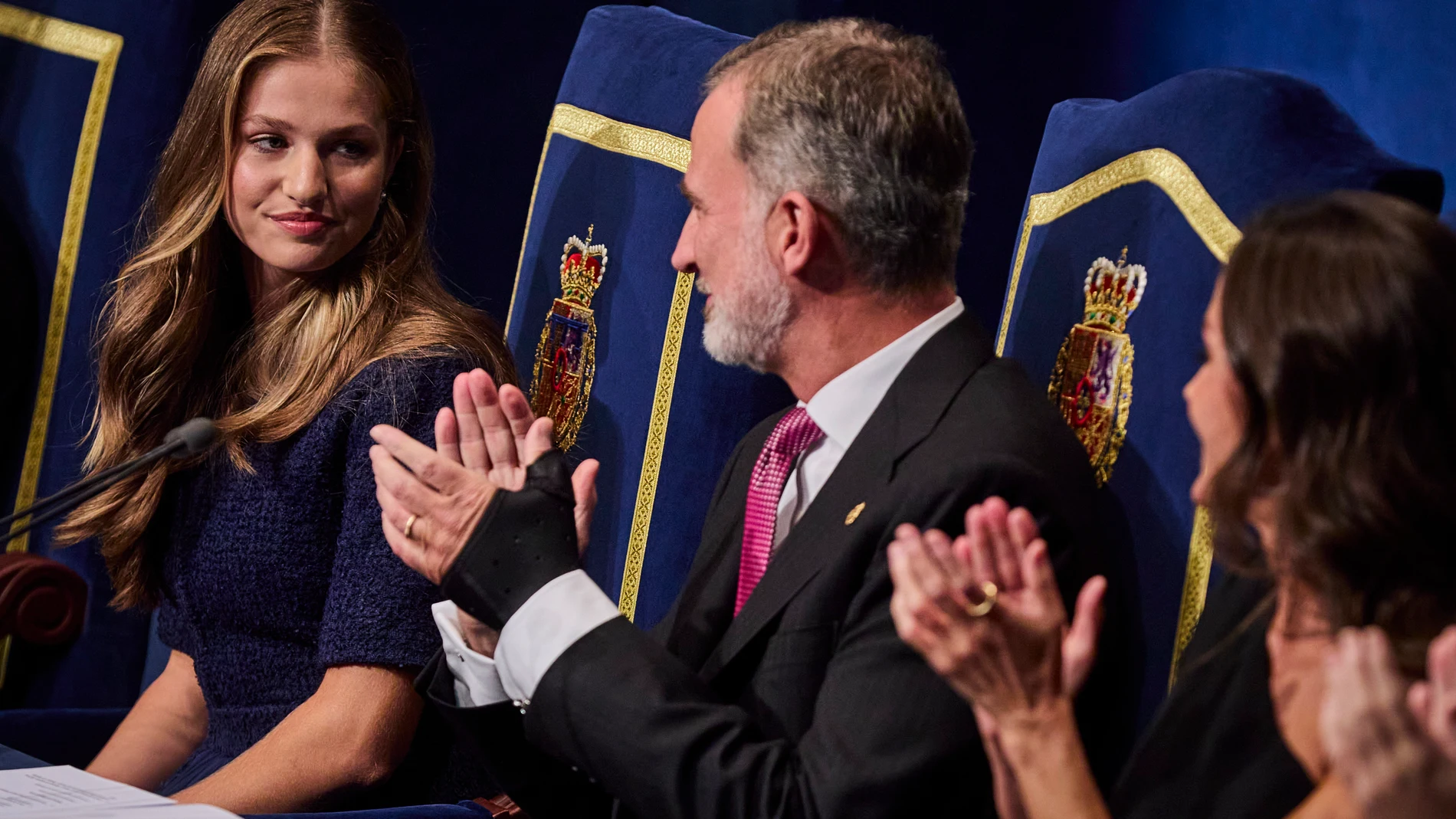 Ceremonia de entrega de los Premios Princesa de Asturias 2023, presidida por SS.MM. los Reyes Felipe VI y Letizia, con la presencia de SS.AA.RR. la Princesa de Asturias Leonor y la Infanta doña Sofía en el teatro Campoamor de Oviedo. © Alberto R. Roldán / Diario La Razón. 20 10 2023