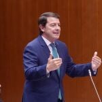 El presidente de Castilla y León, Alfonso Fernández Mañueco, durante el último pleno