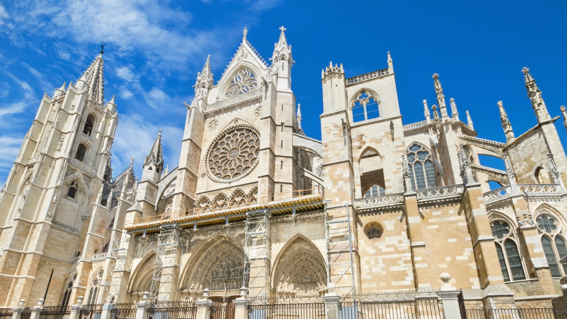 Fachada de la catedral de León
