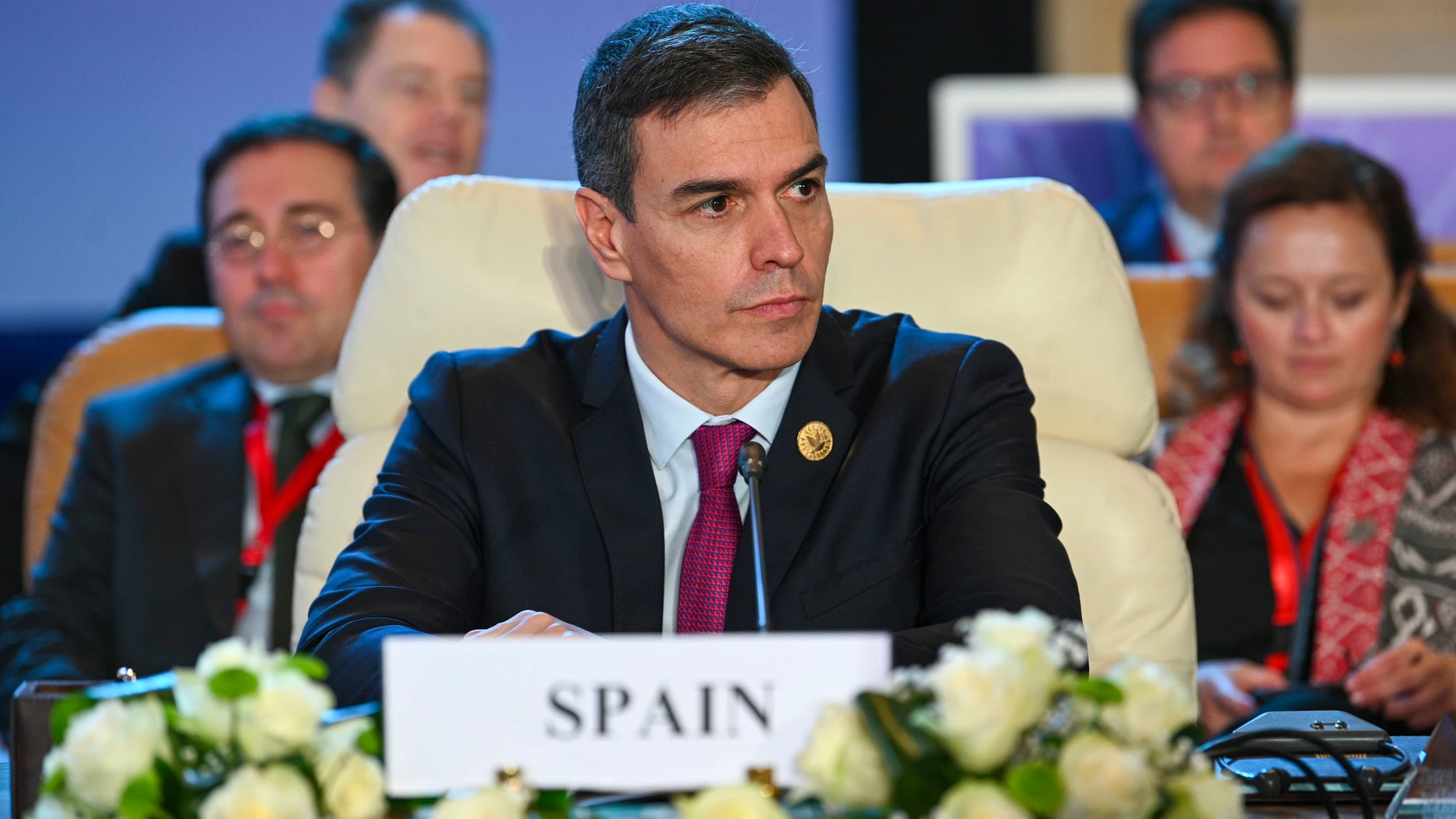 NUEVA CAPITAL ADMINISTRATIVA, 21/10/2023.- El presidente del Gobierno español, Pedro Sánchez (c), durante su participación en la Cumbre de la Paz de El Cairo celebrada este sábado en la Nueva Capital Administrativa (Egipto) para abordar situación en Oriente Medio y la crisis humanitaria en Gaza. EFE/ Borja Puig de la Bellacasa/Pool Moncloa SOLO USO EDITORIAL/SOLO DISPONIBLE PARA ILUSTRAR LA NOTICIA QUE ACOMPAÑA (CRÉDITO OBLIGATORIO)