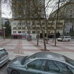 La Policía Nacional efectúa disparos al aire para interceptar a un conductor en una plaza peatonal en Cáceres