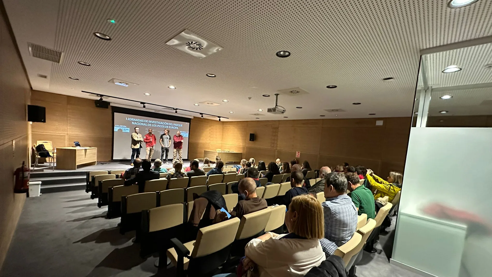 Participantes en las jornadas científicas de Posada de Valdeón