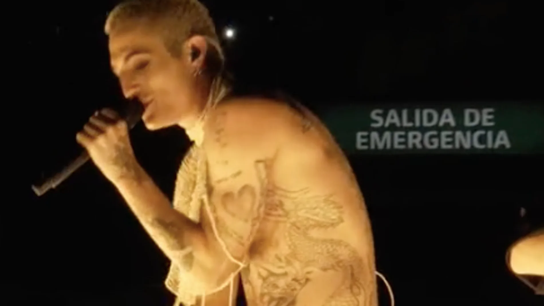 El cantante de Maneskin, Damiano David, sorprende al público cantando en español