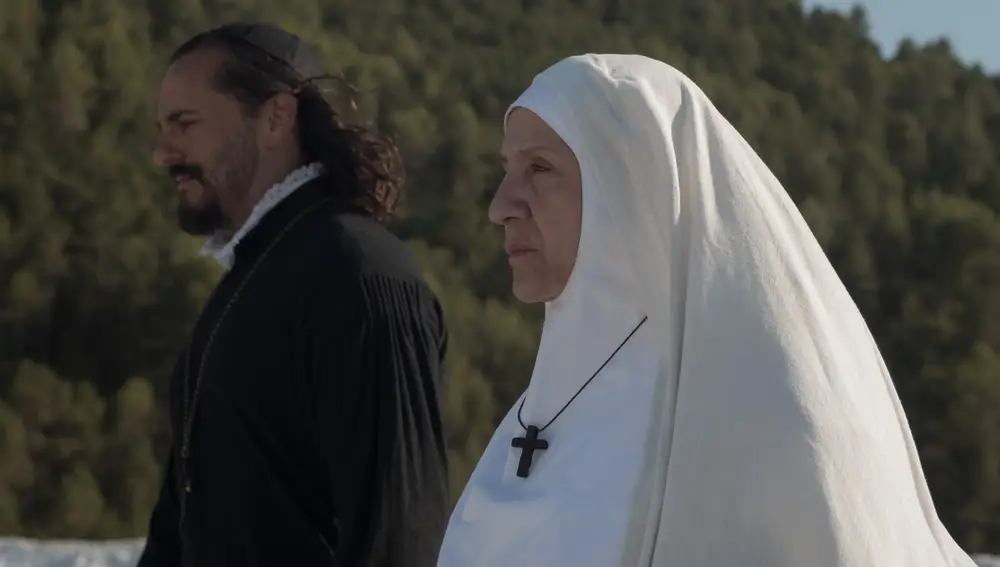 Portillo, en primer plano, junto a Asier Etxeandía, en "Teresa"