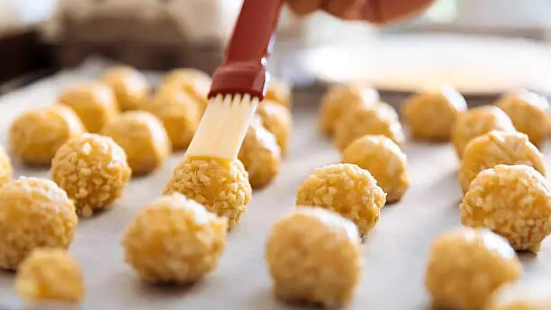 Panellets listos para ser horneados