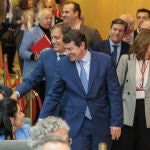 Fernández Mañueco en el foro que se celebra en la capital salmantina junto a Carlos García Carbayo