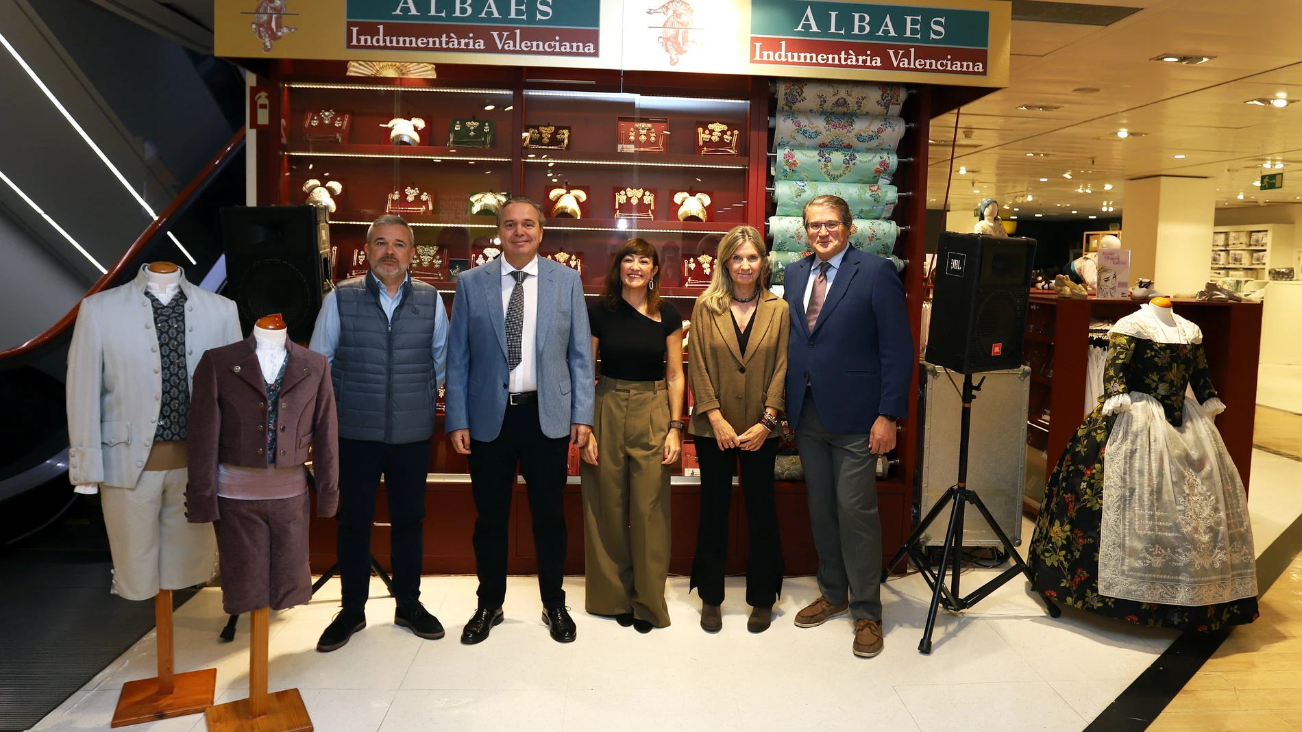 La Razón organiza un desfile talle de indumentaria tradicional masculina