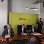 Ignacio Amirola, presidente de Ineca, en el centro, en la presentación del informe de coyuntura socieconómica
