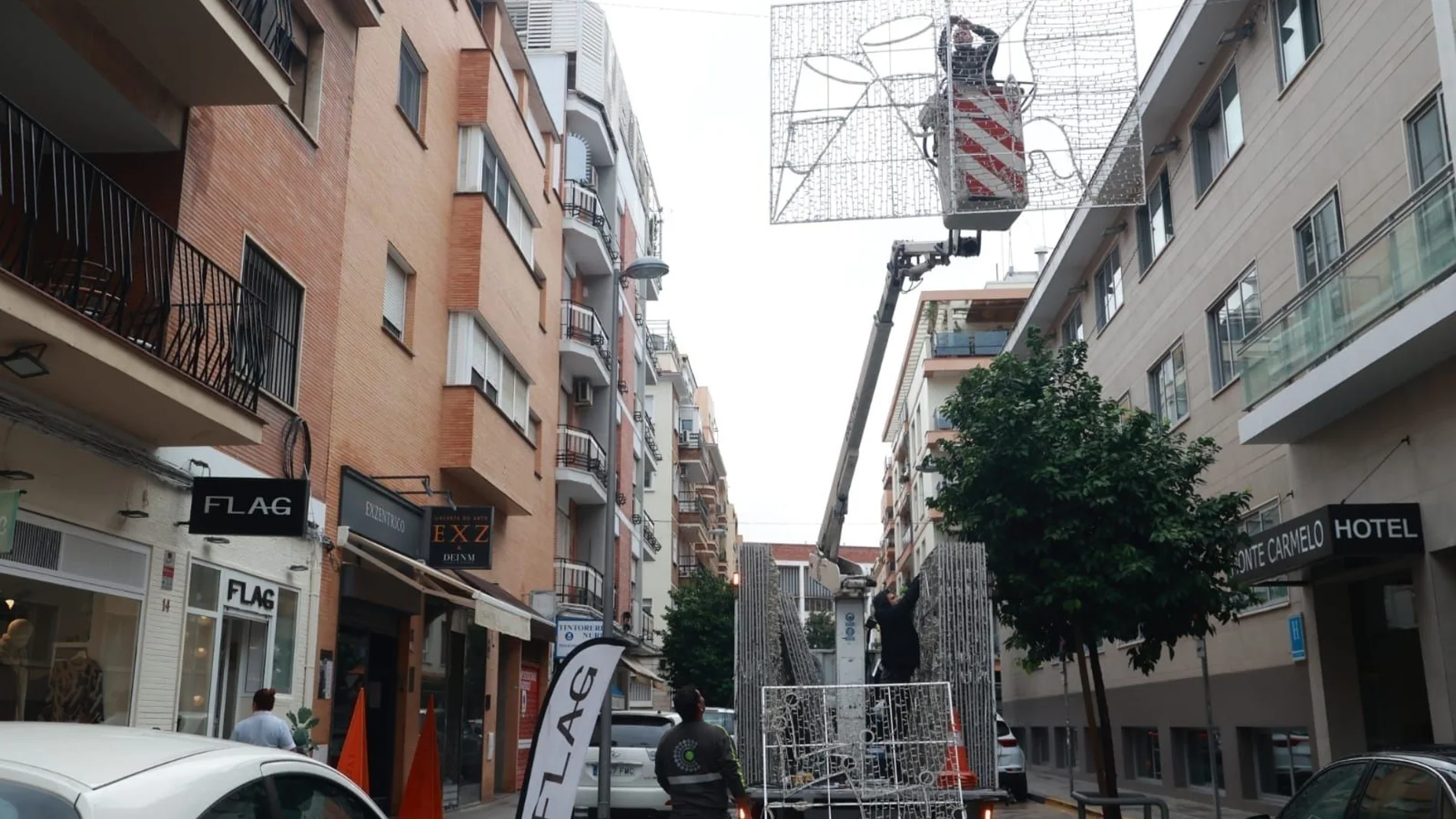 Comienza el montaje de las luces navideñas