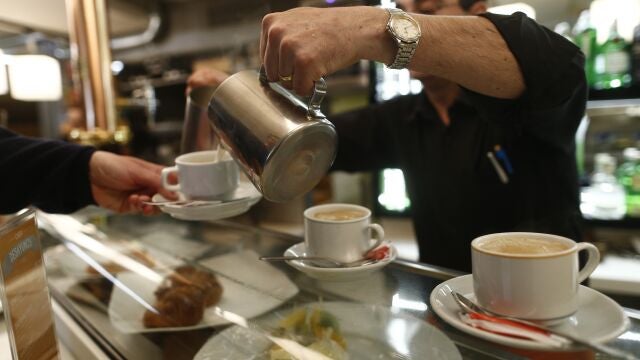 Empresarios tachan de «hachazo» la reducción de la jornada laboral