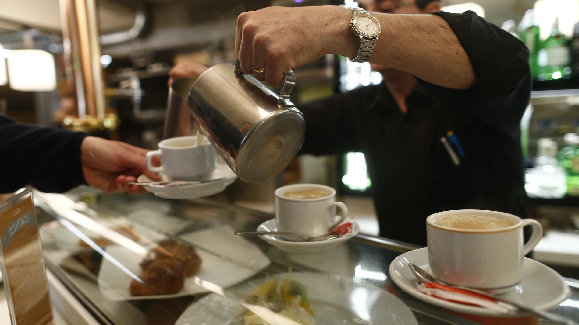 Empresarios tachan de «hachazo» la reducción de la jornada laboral