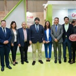 El presidente de la Comunidad Autónoma de Murcia, Fernando López Miras, con el equipo directivo de Cefusa