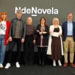 Desde la izda., los escritores Mónica de Cristóbal, Lara Serodio, Benito Olmo, Ane Odriozola, Edurne Cadelo, Yolanda Cruz, Yves D. Villegas y Cristian Schleu, fichados por NdeNovela