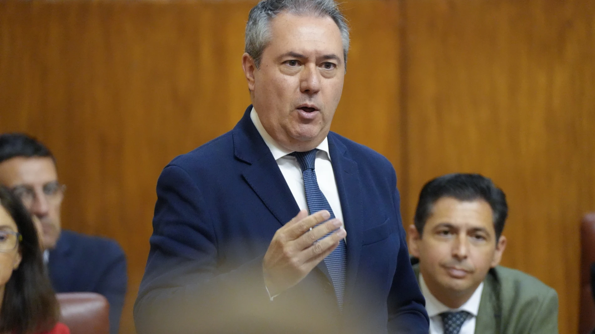 El presidente del Grupo Socialista en el Parlamento andaluz, Juan Espadas, en el Pleno de la Cámara. FRANCISCO J. OLMO (EUROPA PRESS) 25/10/2023
