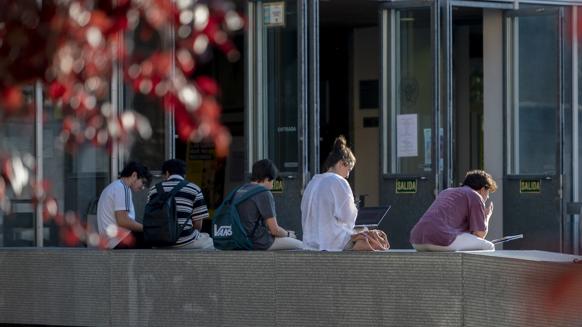 MADRID.-La tasa de emancipación juvenil en Madrid se situó en el 15,5% a finales de 2022, por debajo de la media nacional