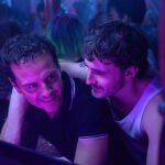 Andrew Scott (izda.) y Paul Mescal en "Desconocidos"