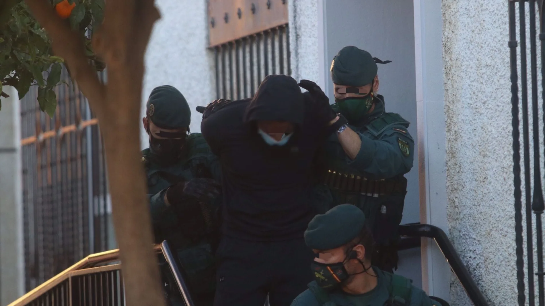 Salida de los juzgados de Fuengirola (Málaga) de 'El melillero'