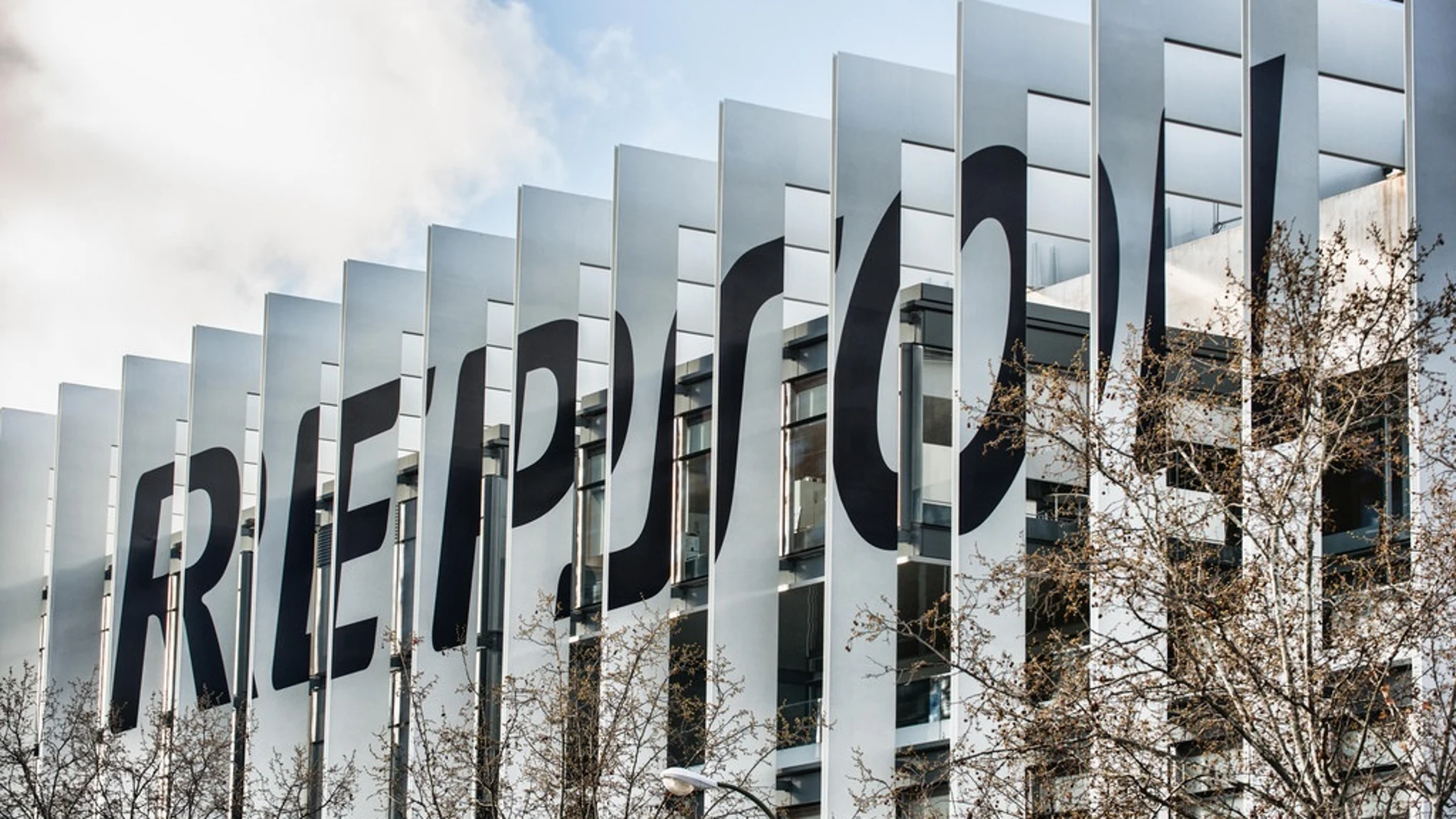 Economía.- (AMP.) Repsol gana 2.785 millones a septiembre, un 14% menos, y acelera el dividendo