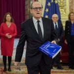 El Defensor del Pueblo, Ángel Gabilondo, entrega el informe del Defensor del Pueblo sobre denuncias por abusos sexuales en el ámbito de la Iglesia católica y el papel de los poderes públicos, en el Congreso de los Diputados, a 27 de octubre de 2023, en Madrid (España). El Defensor del Pueblo ha entregado hoy el informe que la institución ha elaborado sobre denuncias por abusos sexuales, en el ámbito de la Iglesia católica. Gabilondo ha hecho público el documento ‘Una respuesta necesariaí, en el que reconoce las dinámicas de ocultamiento y minimización que han funcionado en muchas congregaciones y órdenes religiosas y reclama la creación de un fondo estatal para el pago de indemnizaciones a las víctimas. 27 OCTUBRE 2023;MADRID;DEFENSOR DEL PUEBLO;INFORME DENUNCIAS SEXUALES IGLESIA CATÓLICA Jesús Hellín / Europa Press 27/10/2023