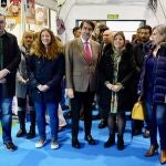 Suárez-Quiñones junto a Paula Conde, Roberto Aller y Ester Muñoz, entre otros, durante la Feria