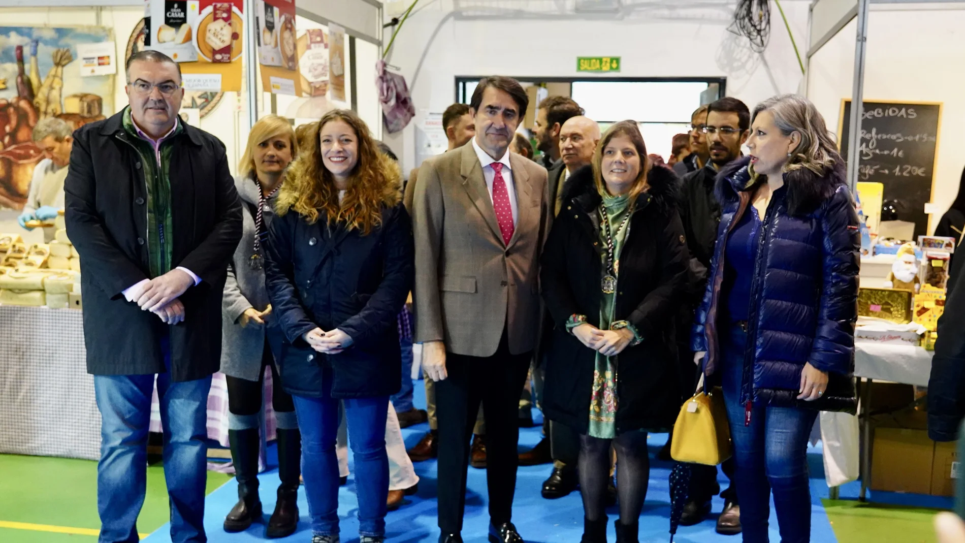 Suárez-Quiñones junto a Paula Conde, Roberto Aller y Ester Muñoz, entre otros, durante la Feria