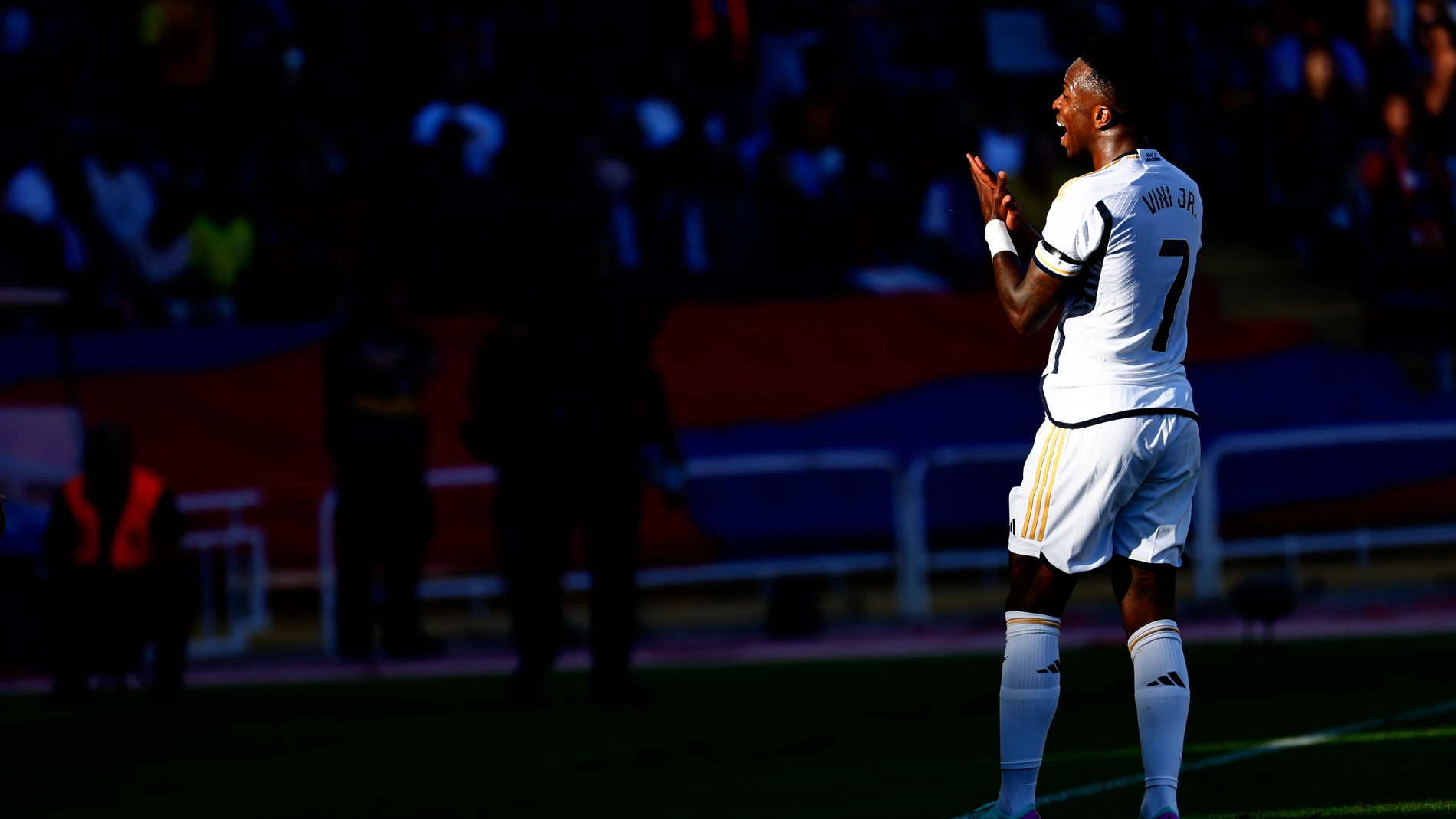 BARCELONA, 28/10/2023.- Vinícius Júnior delantero brasileño del Real Madrid durante el partido de LaLiga que enfrenta al FC Barcelona y al Real Madrid este sábado en el Estadio Olímpico Lluís Companys de Barcelona. EFE/ Quique Garcia