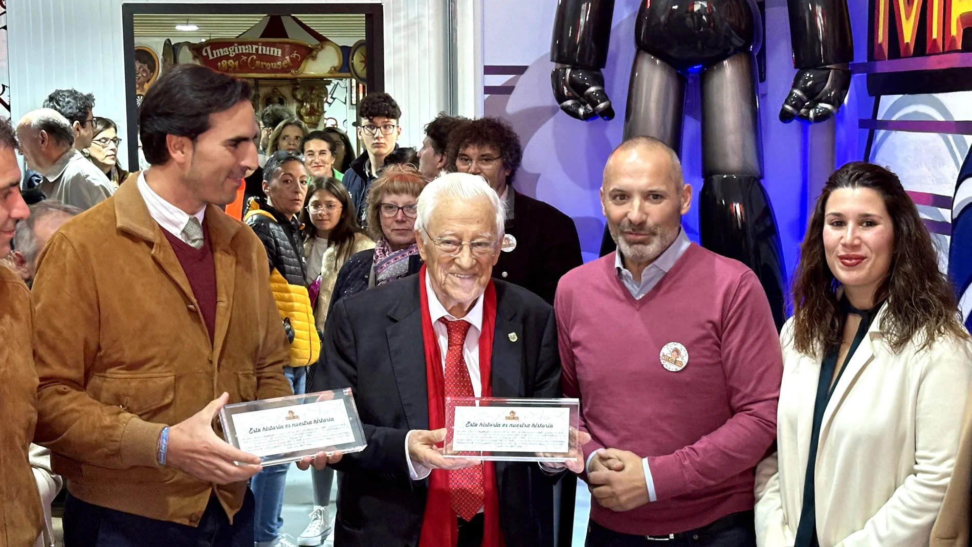 El Padre Ángel junto a Guzmán Gómez, José Manuel Fernández y Paula de la Fuente