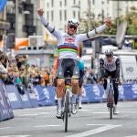 Van der Poel conquista la Gran Vía
