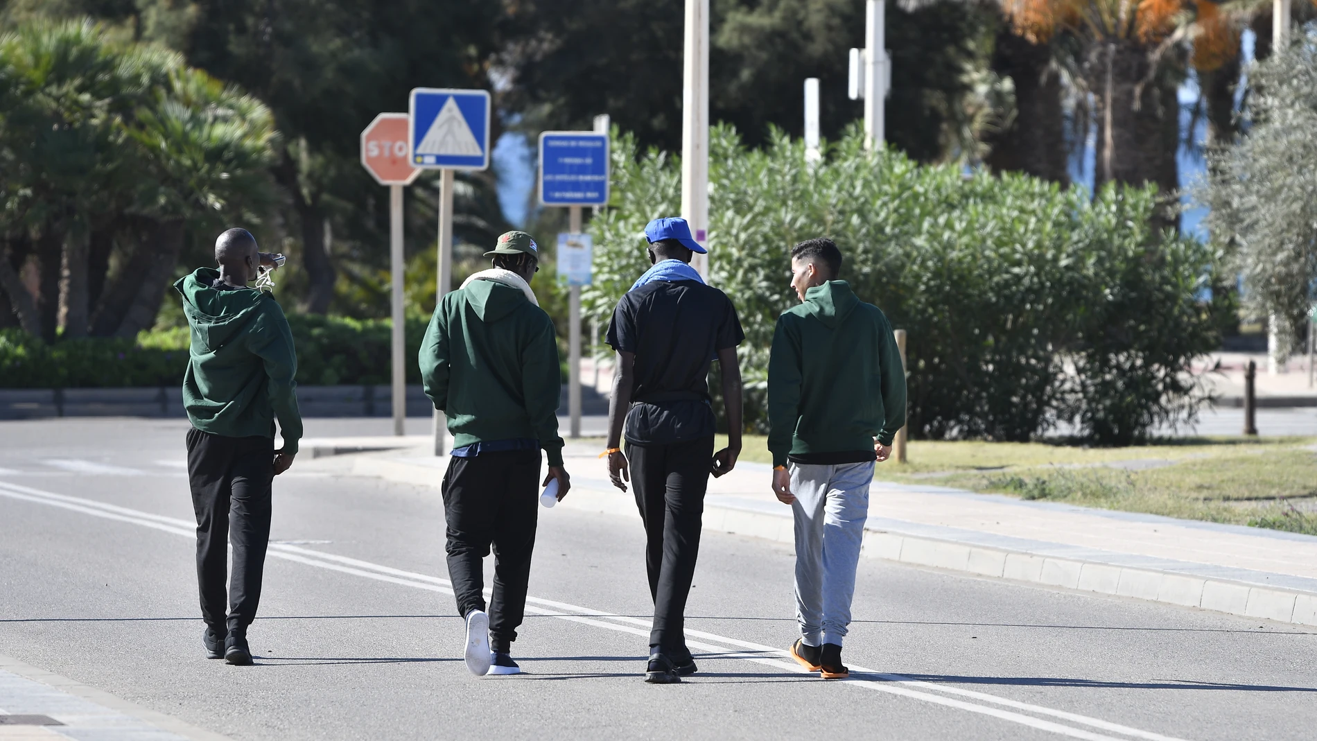 Inmigrantes alojados en un hotel del núcleo almeriense de Retamar