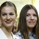 La Princesa Leonor y la infanta Sofía durante la jura de la Constitución de la heredera al trono