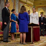 La princesa jura la Constitución el presencia de la presidenta del Congreso, Francina Armengol