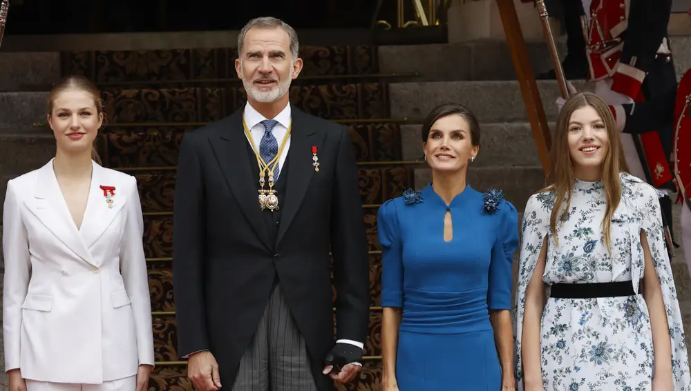 La Reina Letizia repite vestido en la jura de la Constitución de Leonor.