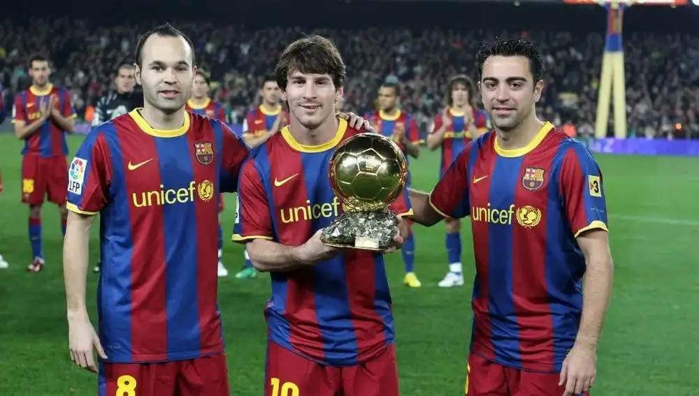 Messi, Iniesta y Xavi, el podio del Balón de Oro 2010