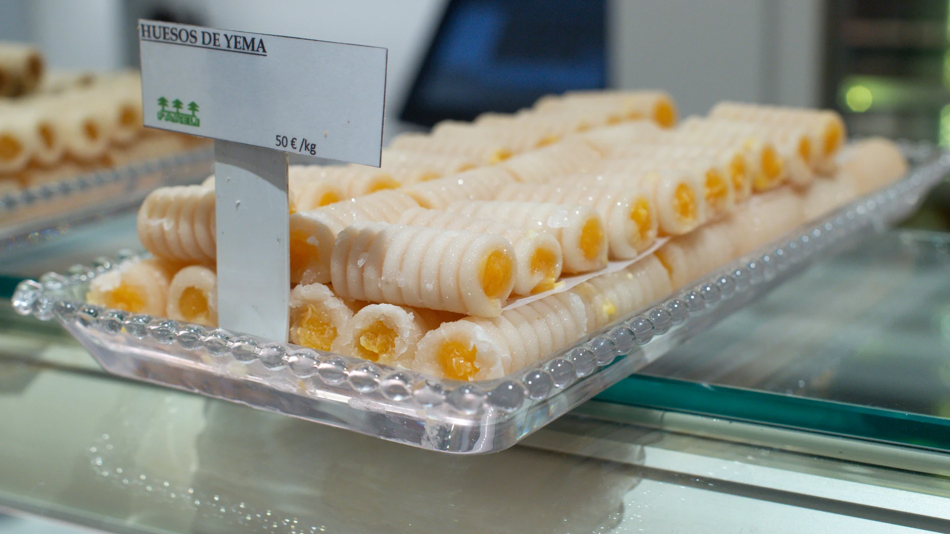 MURCIA.-Los buñuelos y los huesos de santo, productos estrella de pasteleros artesanales en el Día de Todos los Santos