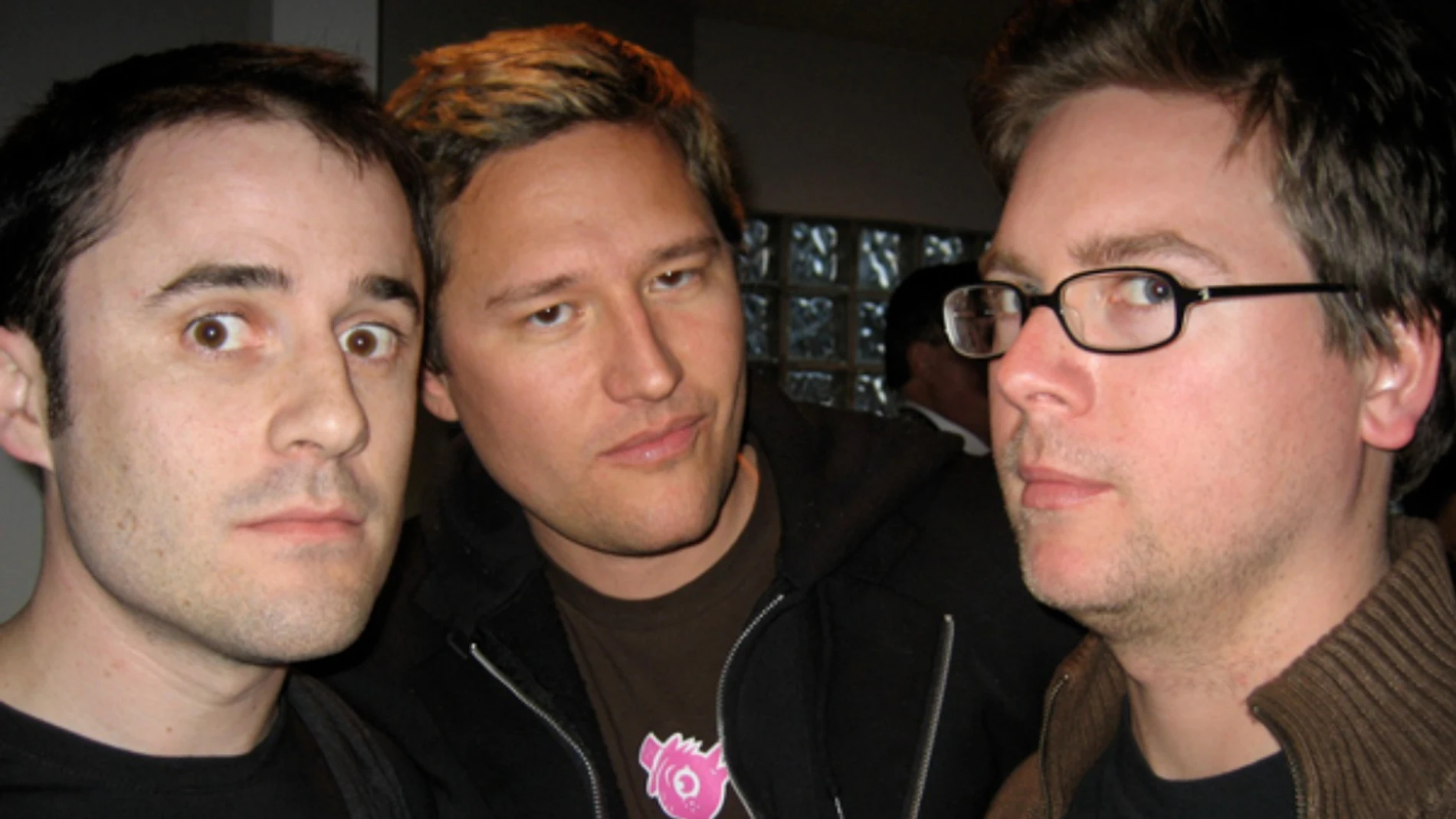 Glass, en el centro, junto con Ev Williams y Biz Stone, cofundadores de Twitter