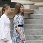 La Infanta Sofía con vestido capa.