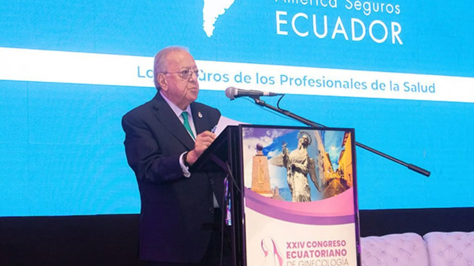 El presidente de A.M.A., el Dr. Diego Murillo,