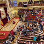 Los diputados y senadores van tomando asiento en el Congreso de los Diputados