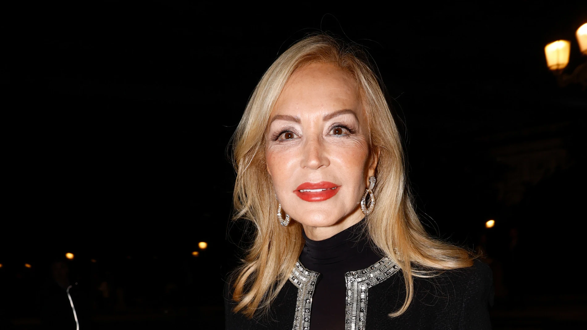 El look de Carmen Lomana para una noche de ópera.