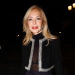 El look de Carmen Lomana para una noche de ópera.