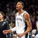 Victor Wembanyama celebra la victoria de los Spurs ante los Suns