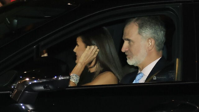 La Reina Letizia llegando a la fiesta de la Princesa Leonor.
