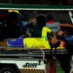Neymar, operado con éxito de su rodilla izquierda