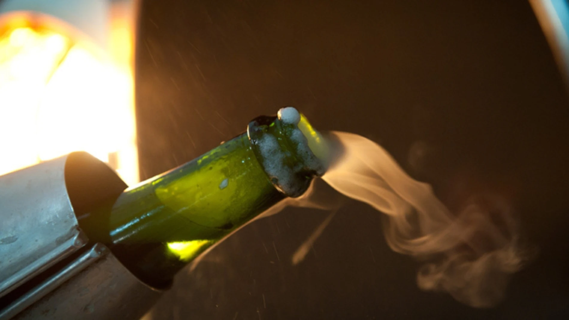Botella de cava descorchada