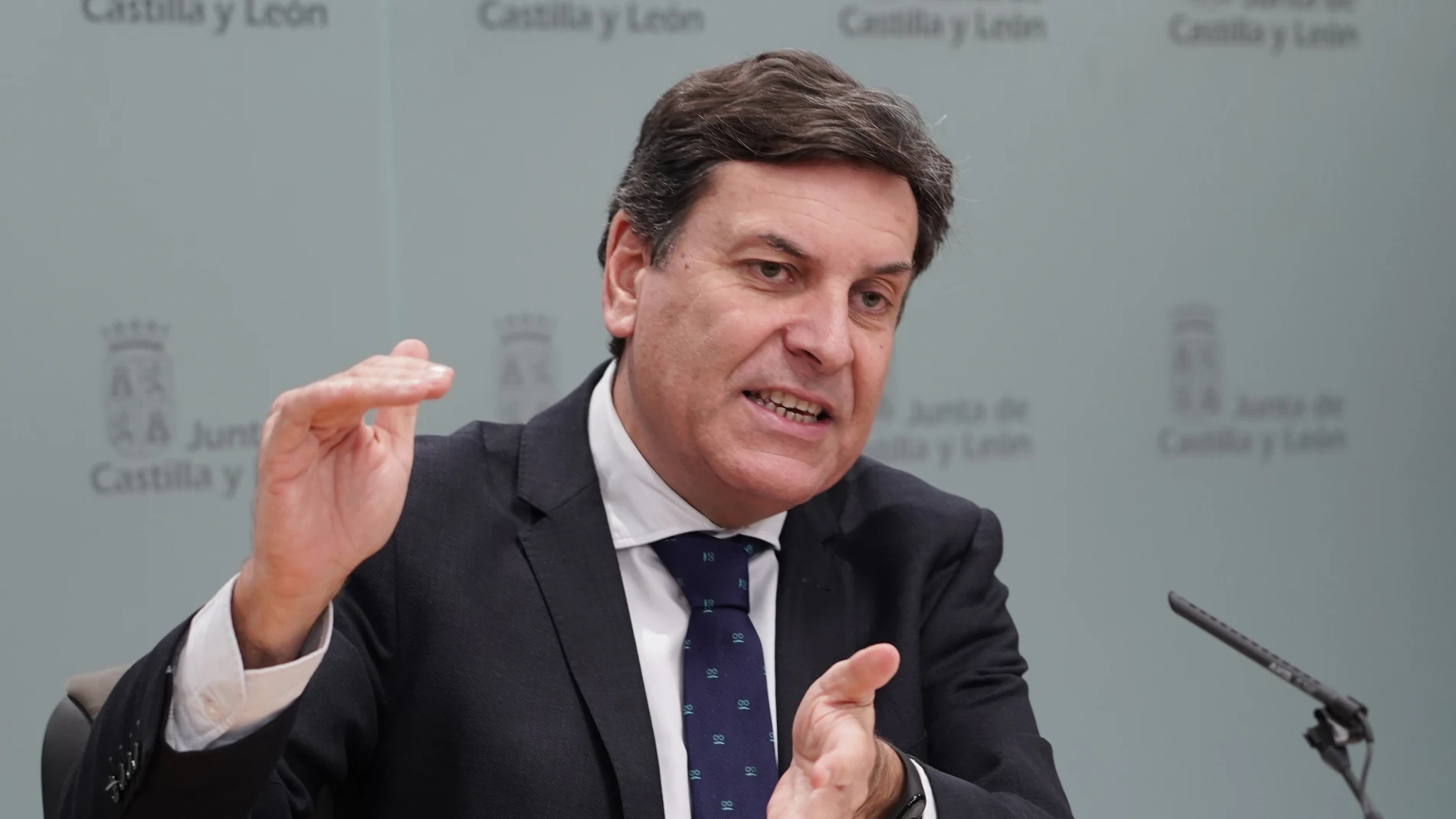 El portavoz de la Junta, Carlos Fernández Carriedo, explica los acuerdos del Consejo de Gobierno
