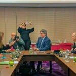 Puigdemont cita a la cúpula de JxCat en Bélgica para decidir sobre un acuerdo con el PSOE